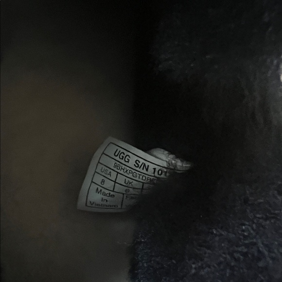 New uggs - Picture 3 of 5